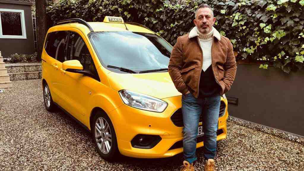 Cem Yılmaz’ın takipçisine verdiği cevap güldürdü